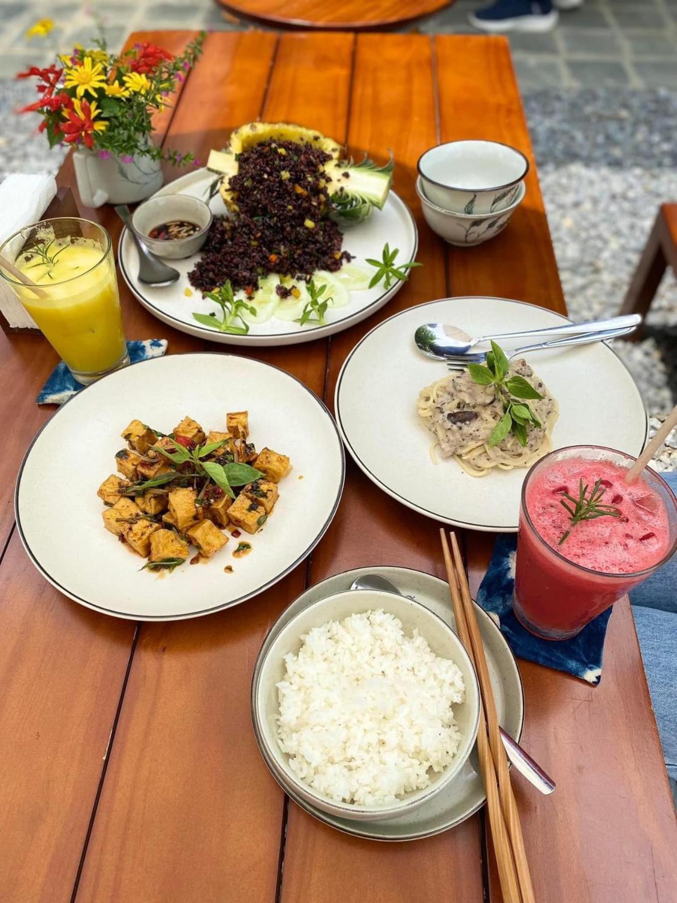 Yen Khách sạn 3*